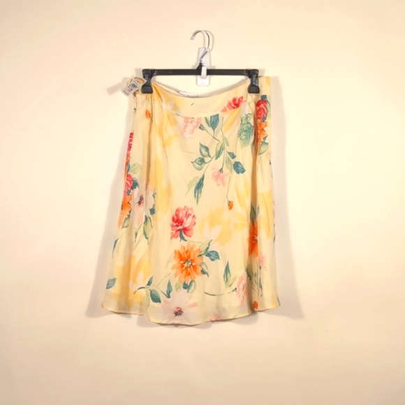 Talbots Dresses & Skirts - Talbots 12P Floral Cream Skirt NWT Petite Knee Length